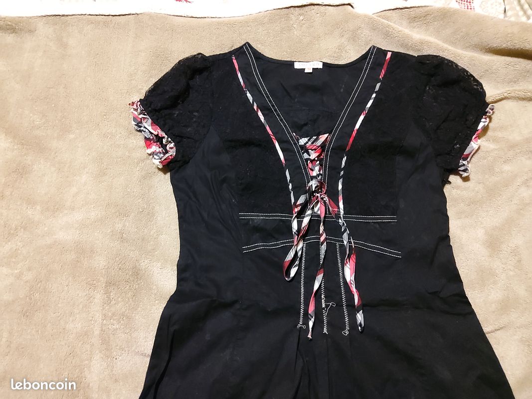 Robe noire manches en dentelle courtes taille 38 (image 4)