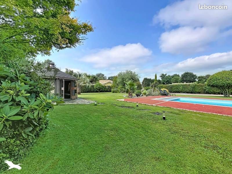 Maison 5 pièces 156 m² · à Azur · 156 m² · 810 000 €