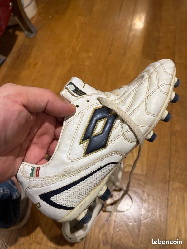 Les meilleures chaussures à crampons Football. CA