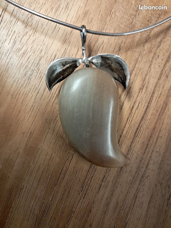 Collier semi-rigide vintage argent et pierre forme feuille (image 2)