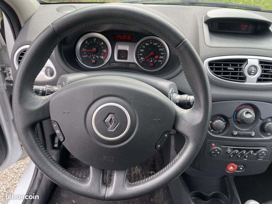 RENAULT CLIO III BERLINE 1.5 dCi 85 CV | PREMIERE MAIN - SORT DE REVISION - KIT DISTRIB FAIT (image 24)