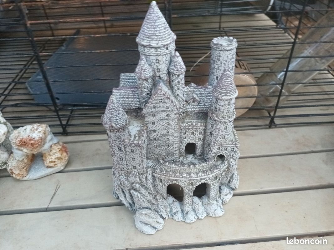 Decoration d'aquarium château (image 1)