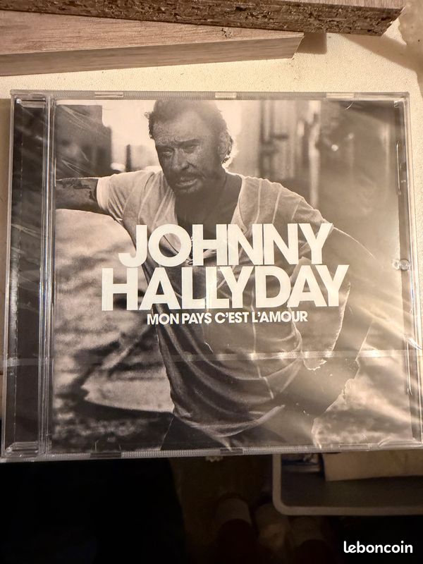 JOHNNY HALLYDAY – Lot CD + Livre collector (image 1)