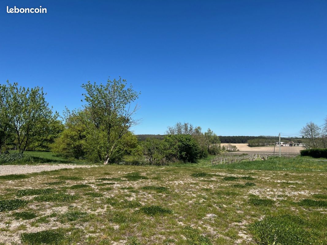 Terrain à bâtir de 987 m² à RIBAGNAC (24) · 19 500 €
