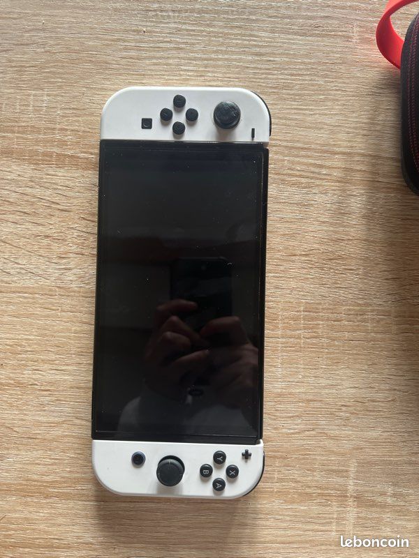 Nintendo Switch OLED blanche + 4 jeux + Joy-Con supplémentaires (image 3)