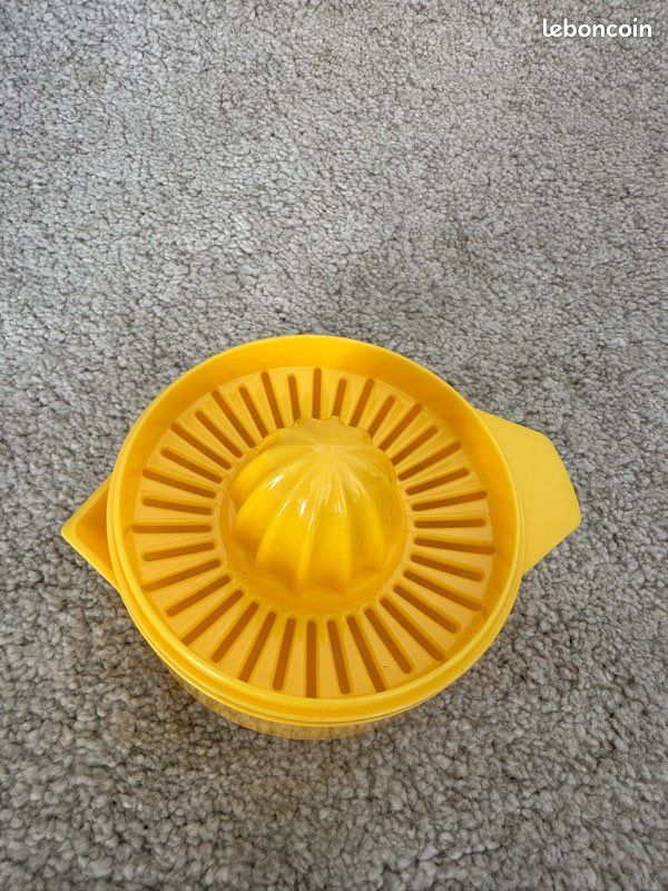 Presse-agrumes Vintage 90's – Plastique Marron Et Jaune, Avec Bec Verseur