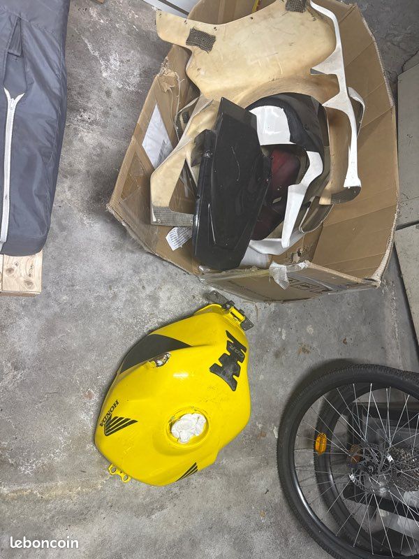 Honda 954 CBR RR 2002 (image 1)
