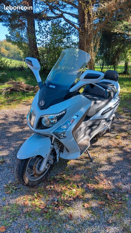 Vend scooter SYM gts 300 i evo Motos