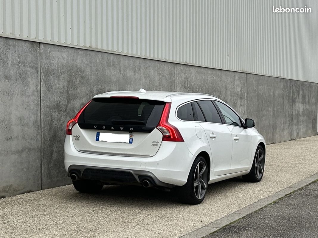 VOLVO V60 Plug-in Hybrid D6 AWD 215 + 68 ch R-Design Geartronic A (image 3)