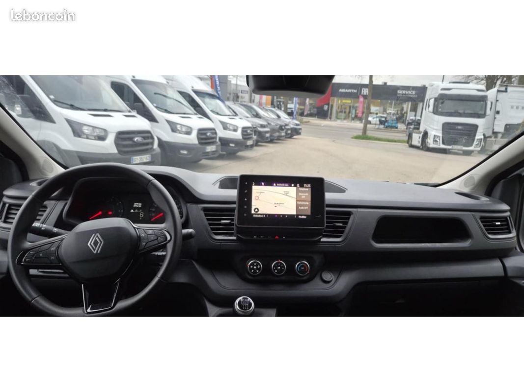 RENAULT TRAFIC L1H1 3000 Kg 2.0 Blue dCi - 130 III CABINE APPROFONDIE Confort (image 10)