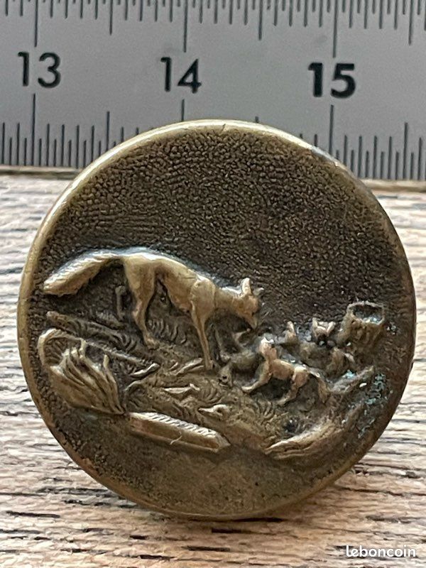 Ancien Bouton Corne De Vénerie 17 Mm - équipage Chasse Loup Renard - France