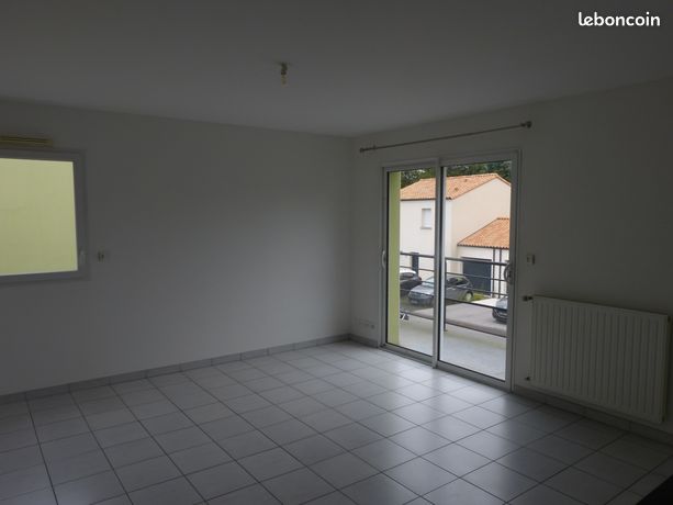 https://img.leboncoin.fr/api/v1/lbcpb1/images/19/69/23/196923027df657bffe9ed7f9df90f88d4a6ef512.jpg?rule=ad-image