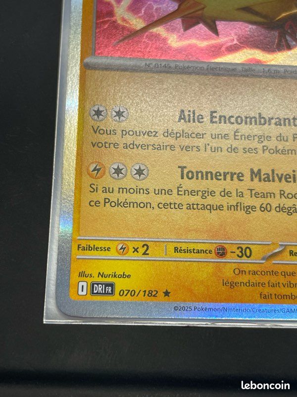Électhor de la Team Rocket 070/182 Holo ou Reverse (aléatoire) - Myboost X Écarlate et Violet 10Rivalités Destinées - Coffret de 10 cartes Pokémon Françaises