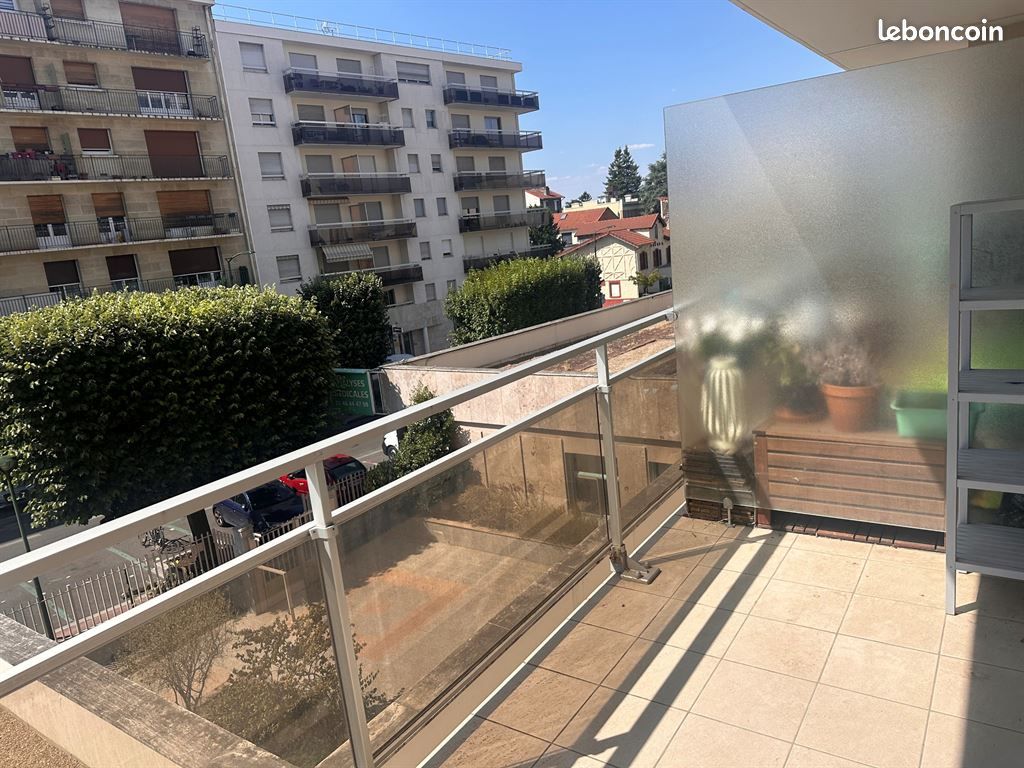 Appartement 1 pièce 27 m² · à Clamart · 27 m² · 907 €