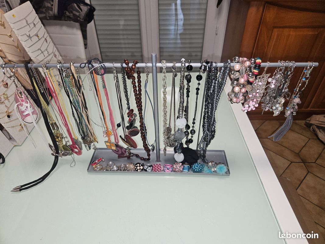 Lot Complet Bijoux Neufs + Stock + Présentoirs & Miroir – Bagues, Colliers, Bracelets, Montres, Parures, Fantaisie – Idéal Revente / Brocante / E-commerce / Marché / Foire / Salon (image 13)