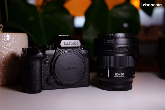 Pack hybride Panasonic Lumix S5 Mark II + S 20 60mm f 3.5 5.6 + S 50mm f 1.8