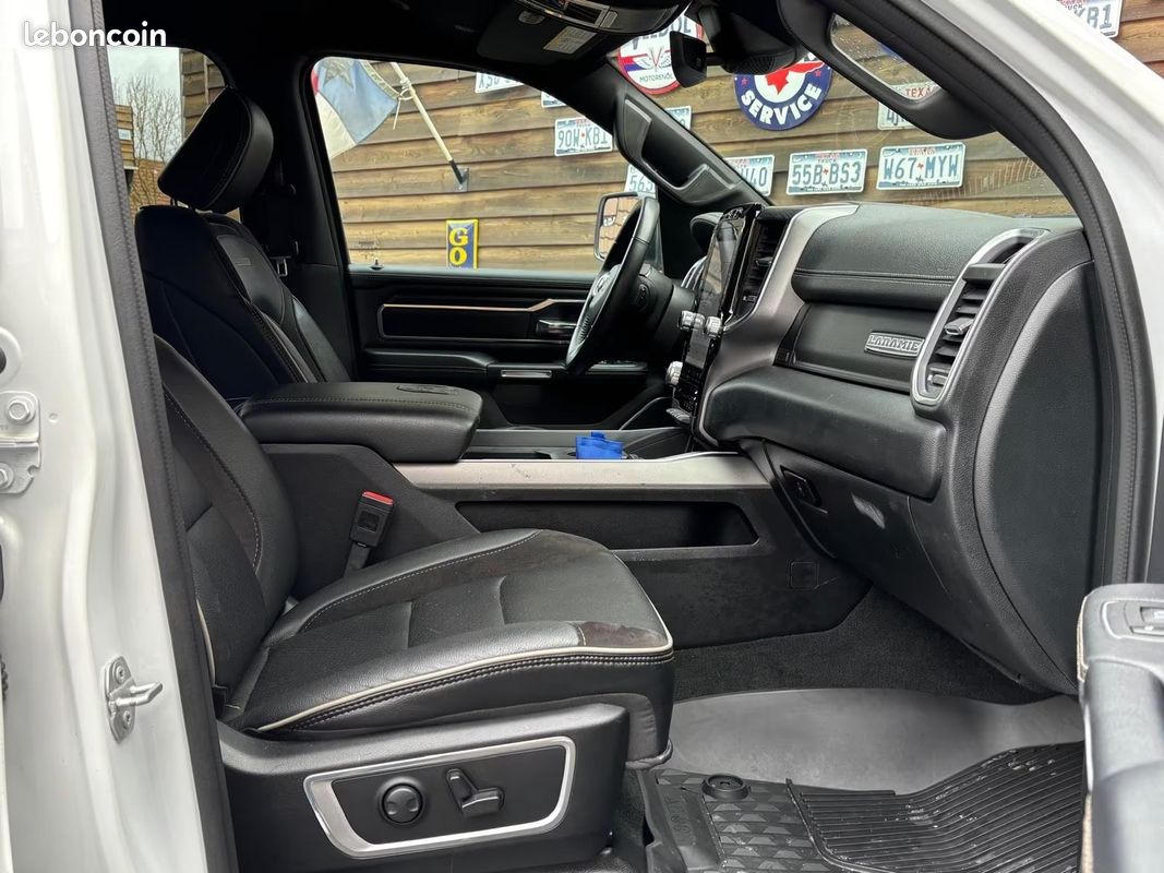 Dodge RAM 1500 Laramie Night Edition LPG 5.7 V8 HEMI 401 ch 4x4 – Écran 12” – Harman Kardon (image 21)