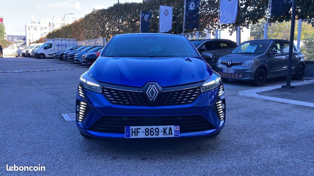 RENAULT CLIO techno full hybrid E-Tech 145 ch - 24 (image 16)