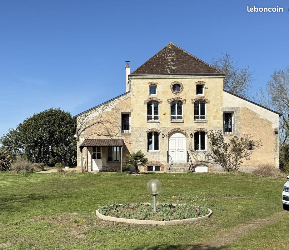 Maison 9 pièces 330 m² · à Saint-Martin-des-Bois · 330 m² · 299 000 €
