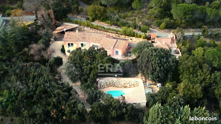 Villa 4 pièces 205 m²