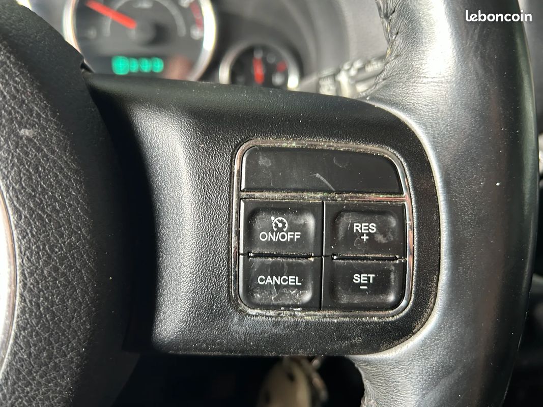JEEP Wrangler 2.8 D 200ch Sahara - 2014 - 134 500 km - Boîte auto - GARANTIE 6 MOIS (image 13)