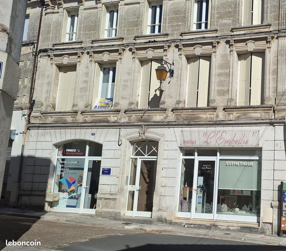 Immeuble 9 pièces 262 m² · à Montbron · 262 m² · 291 000 €
