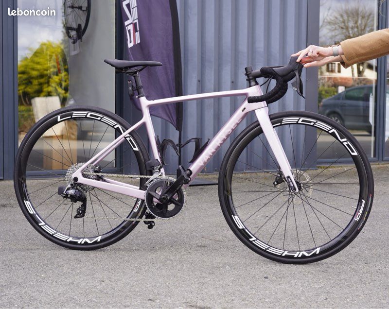 Vente Vélo Route Van Rysel NCR CF Taille XS Excellent état Vélos