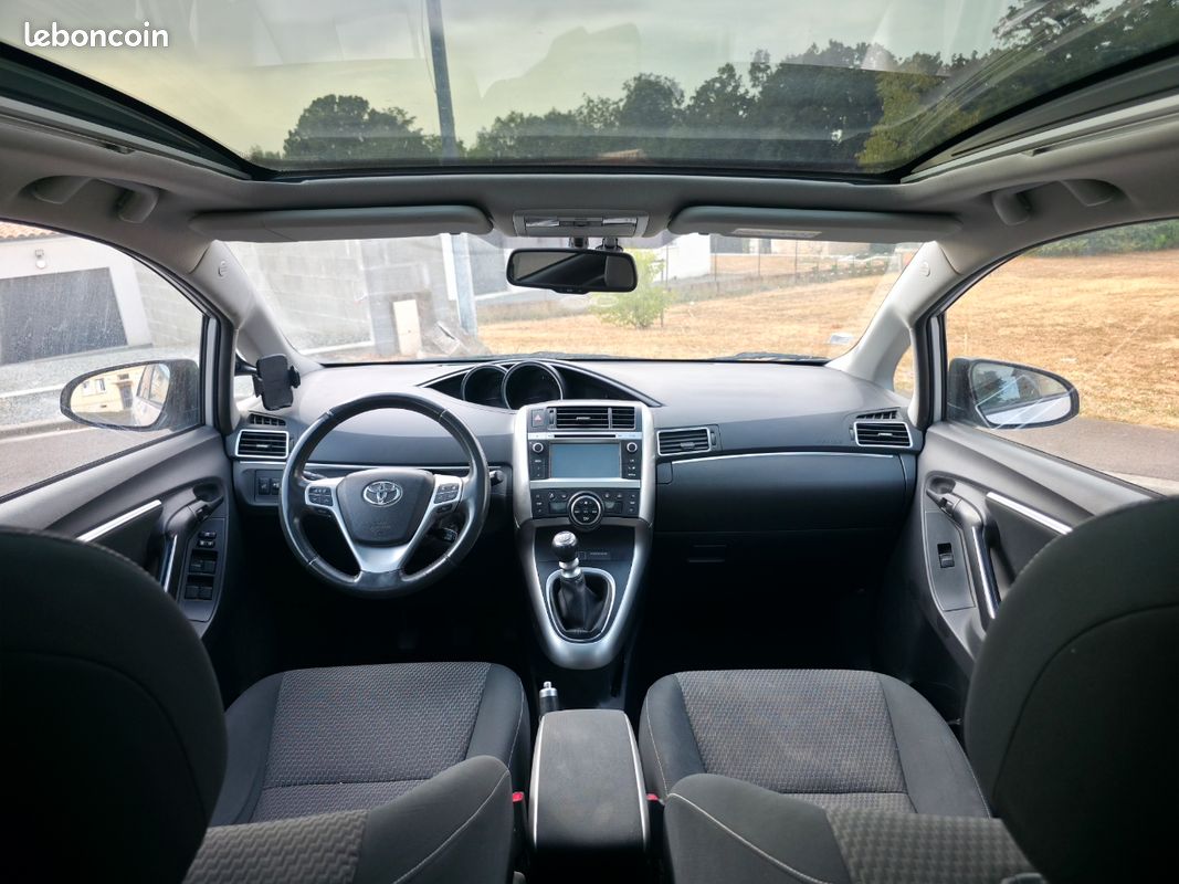 Toyota VERSO (image 2)