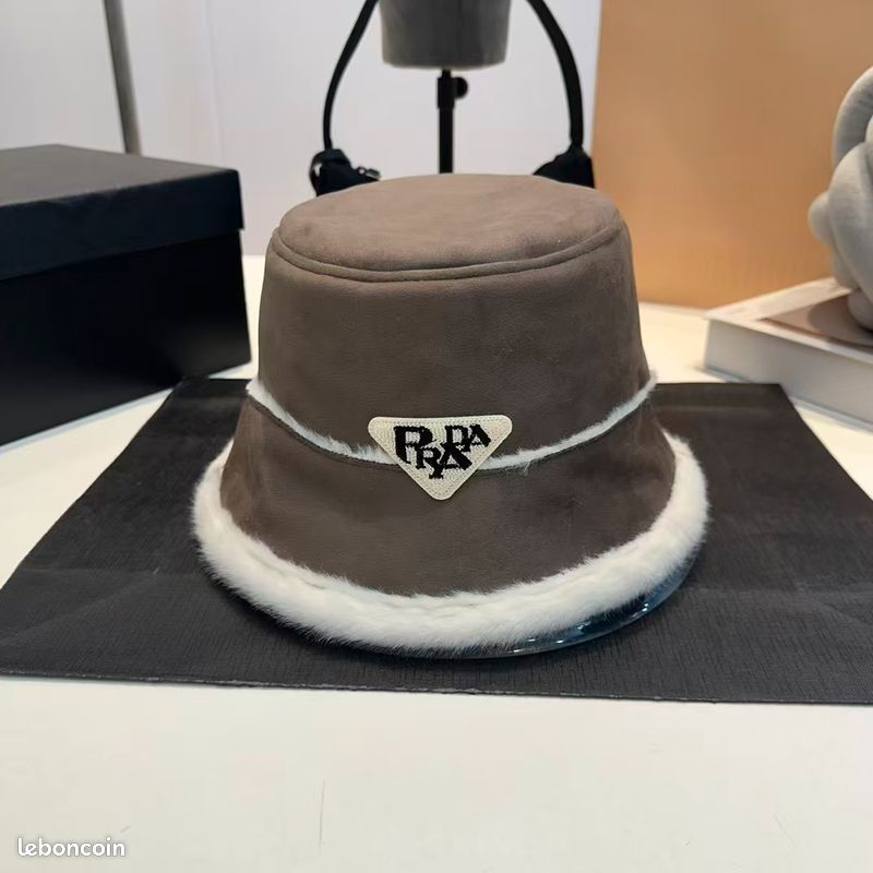 Chapeau marron tout neuf, bordé de fourrure blanche (image 1)
