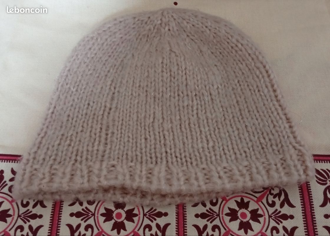 Bonnet acrylique (image 1)