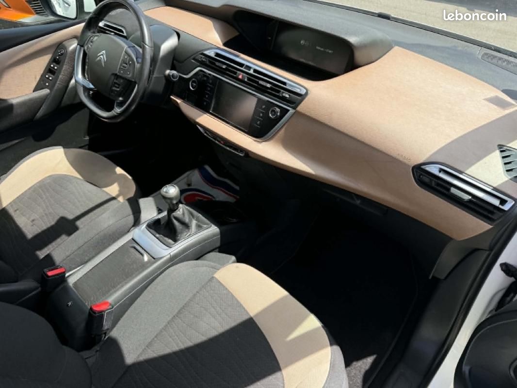 Citroën C4 Picasso e-HDi 115 Attraction (image 8)