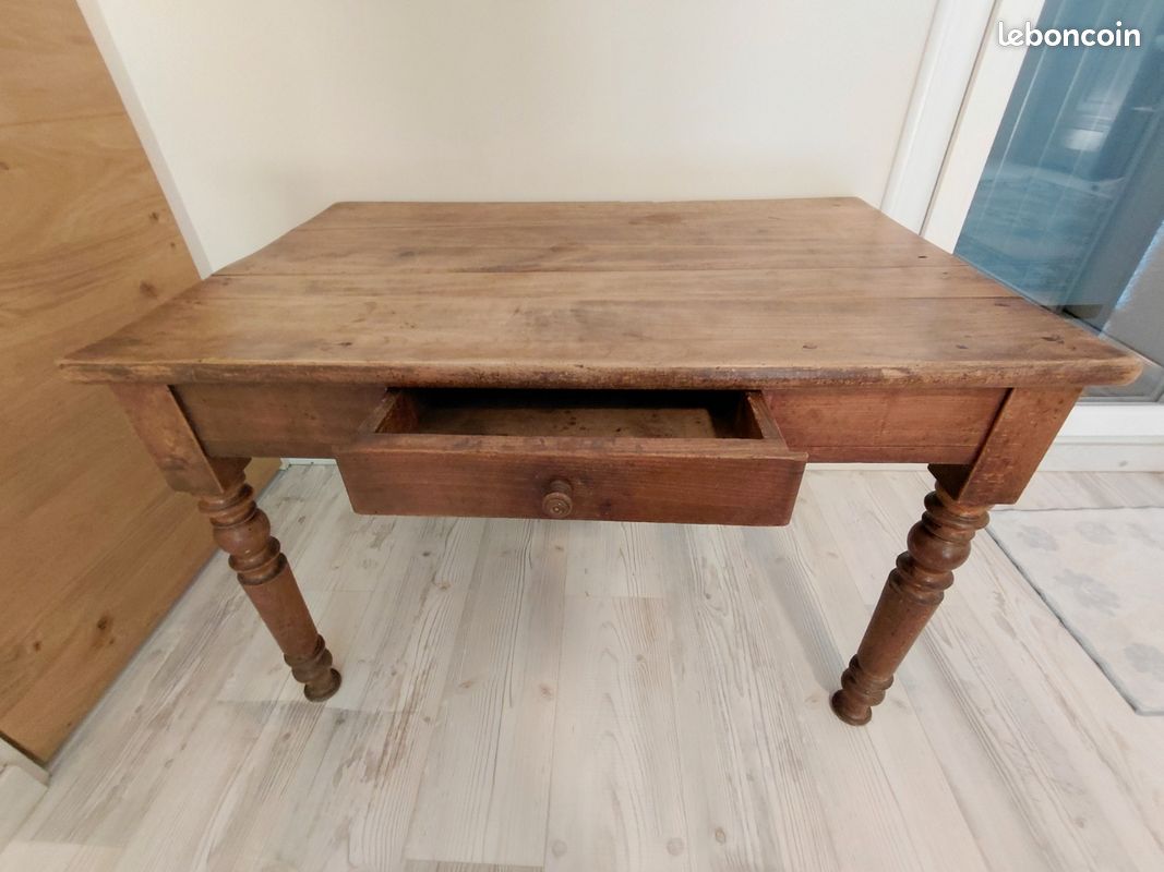 Table ancienne (image 1)