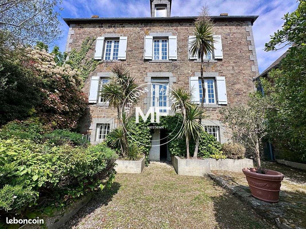 Maison 9 pièces 215 m² · à Saint-Père-Marc-en-Poulet · 215 m² · 754 560 €