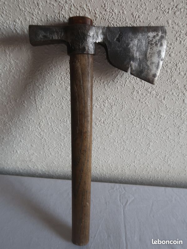 Ancienne hachette de charpentier (image 1)