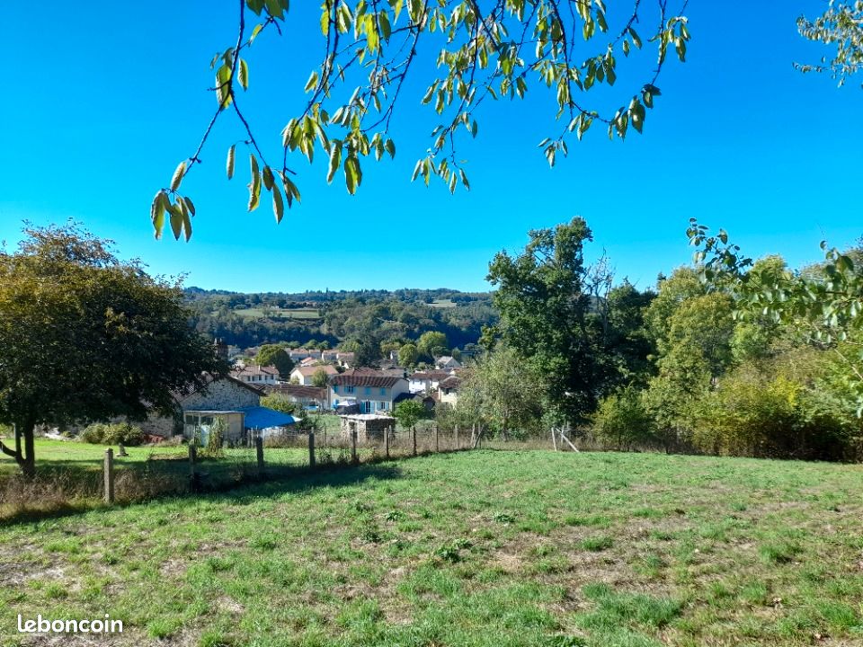 Terrain 6000 m² · à Saint-Léonard-de-Noblat · 29 000 €