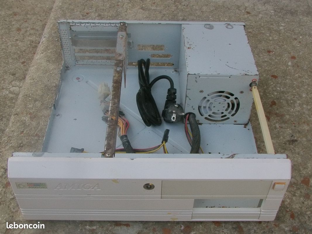A vendre desktop Amiga 4000 Commodore A4000D 4000D (image 2)