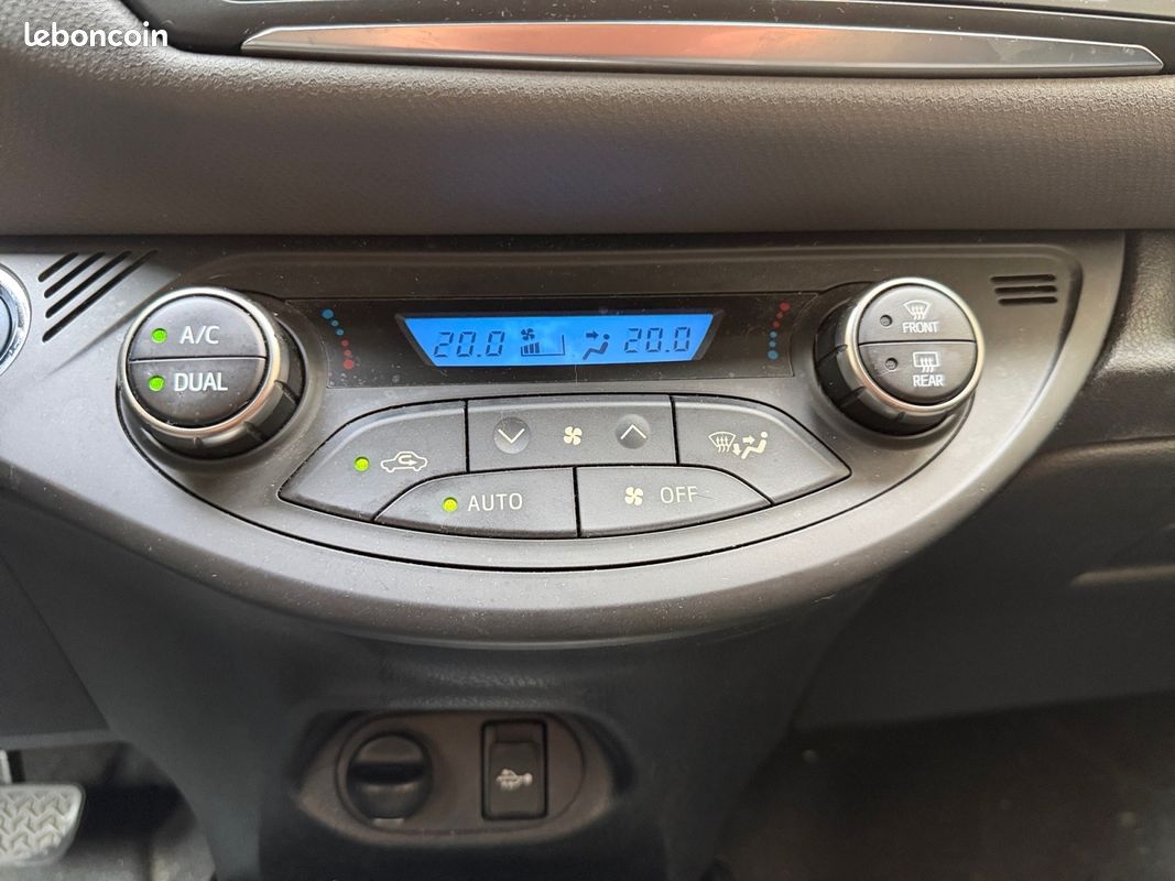 TOYOTA YARIS Hybride 100 ch Dynamic Caméra De Recul Radar De Recul Ouverture Fermeture sans clé Keyless GPS Boîte Auto Garantie 12 mois (image 15)
