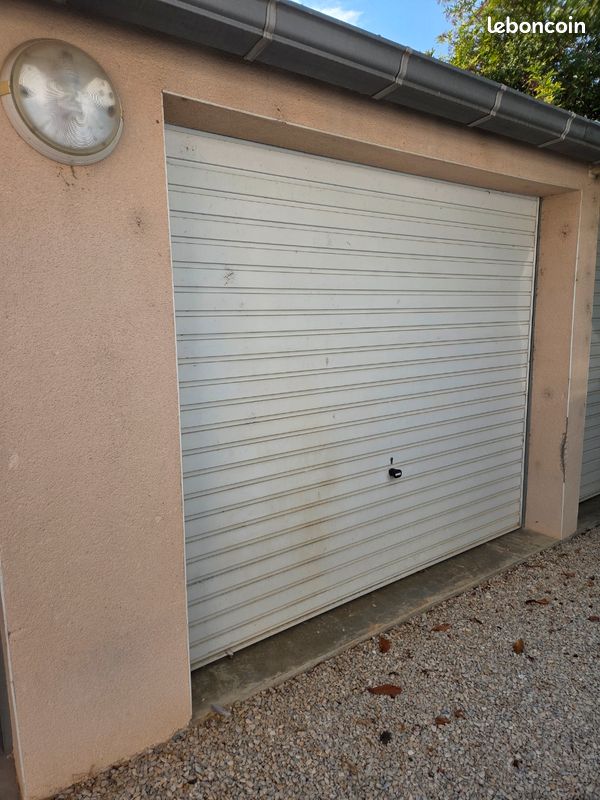 Garage · à Genlis · 12 000 €