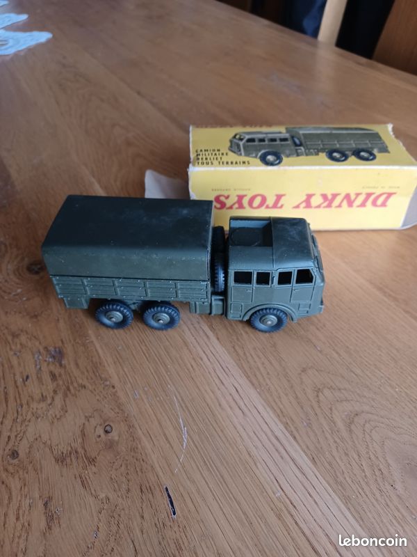 Miniature Dinky Toys M8 80D - Berliet Tous Terrains 6x6 Bâché (Occasion)