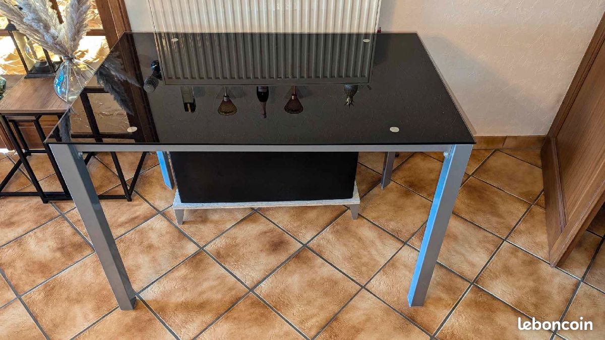 Table en verre (image 1)