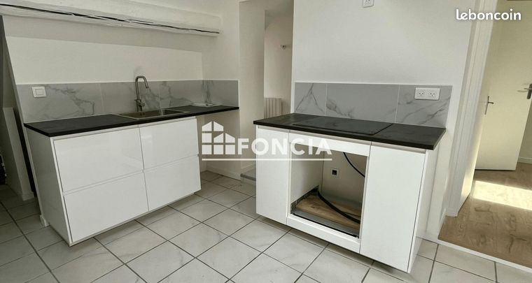 https://img.leboncoin.fr/api/v1/lbcpb1/images/19/89/b5/1989b53ab285d6bfa67c49857bc38fd2cad6d295.jpg?rule=ad-image