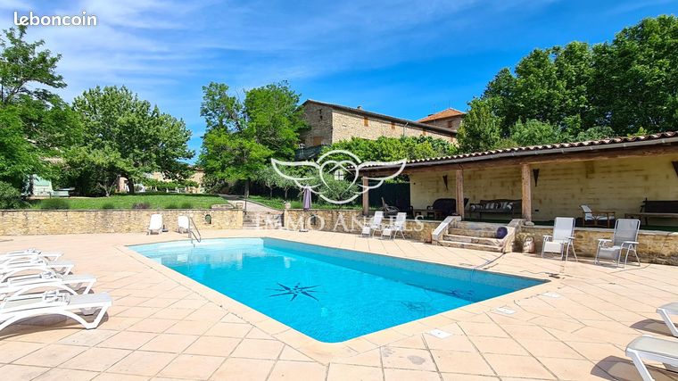Mas 29 pièces 896 m²