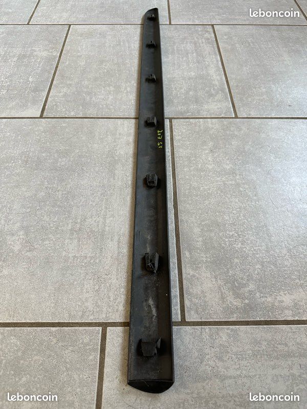 Baguette noir pour porte avant droite 207 (5 portes) (image 3)