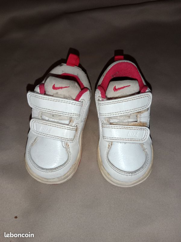 Chaussures baskets blanches petite fille Nike pointure 21 Chaussures