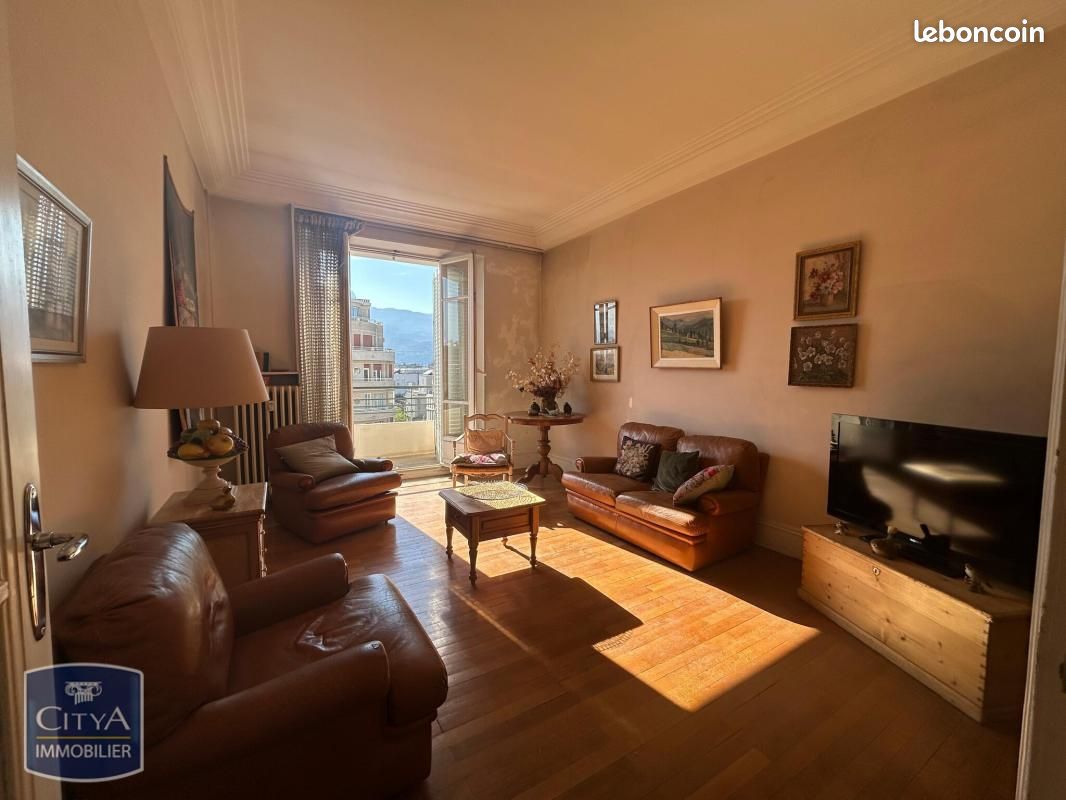 Appartement 2 pièces 61 m² · à Grenoble · 61 m² · 125 000 €