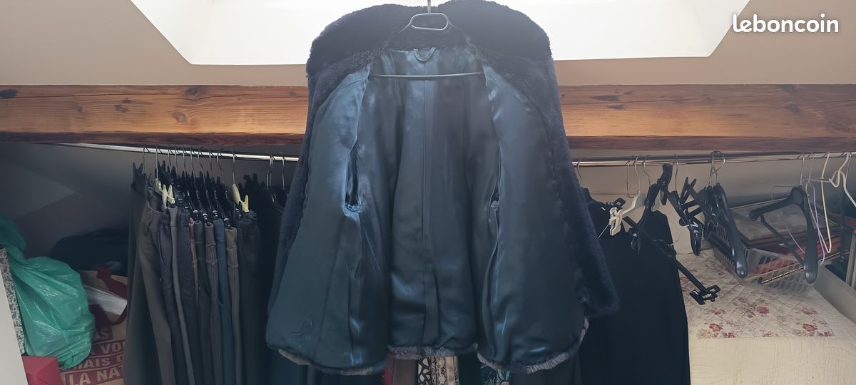Veste en fausse fourrure dans différents tons de bleu (image 3)