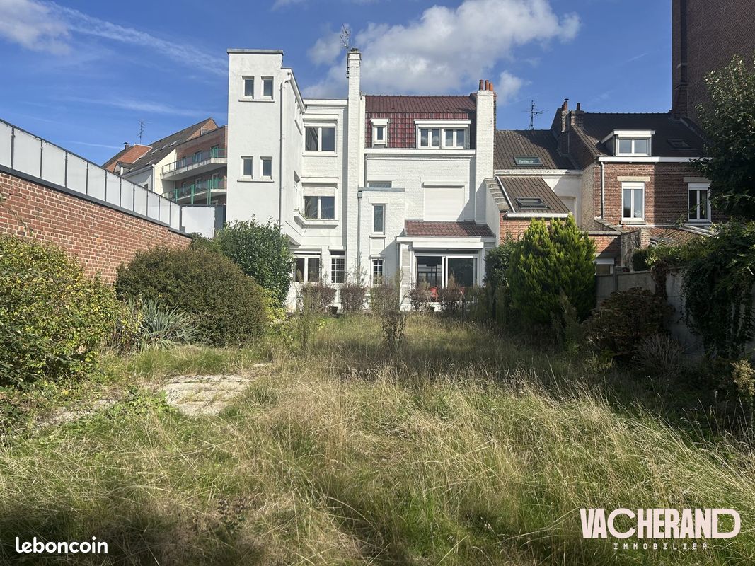 Maison 9 pièces 275 m² · à Lille · 275 m² · 682 000 €