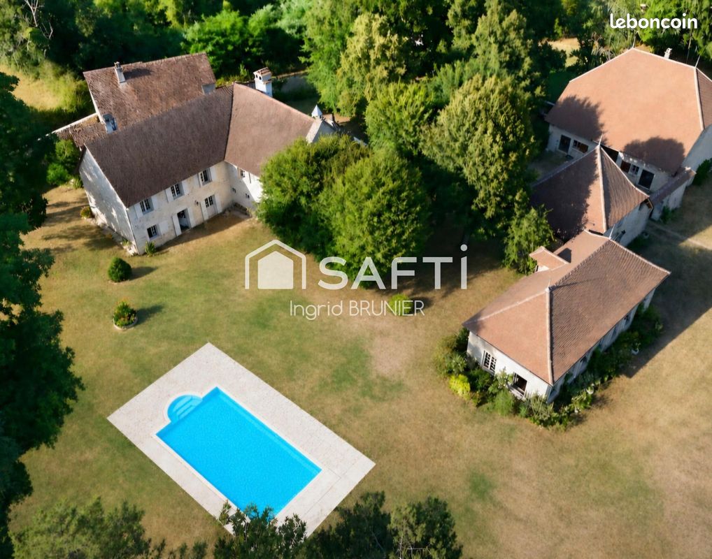 Maison 23 pièces 585 m² · à Chazey-Bons · 585 m² · 1 430 000 €
