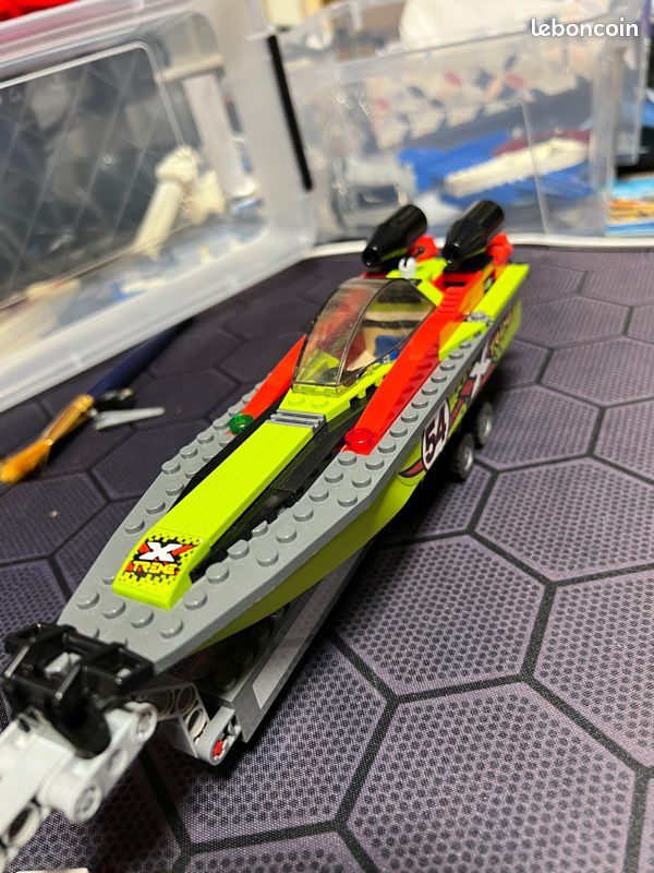 Lego - City - Le transporteur de bateau de course (60254) (image 6)