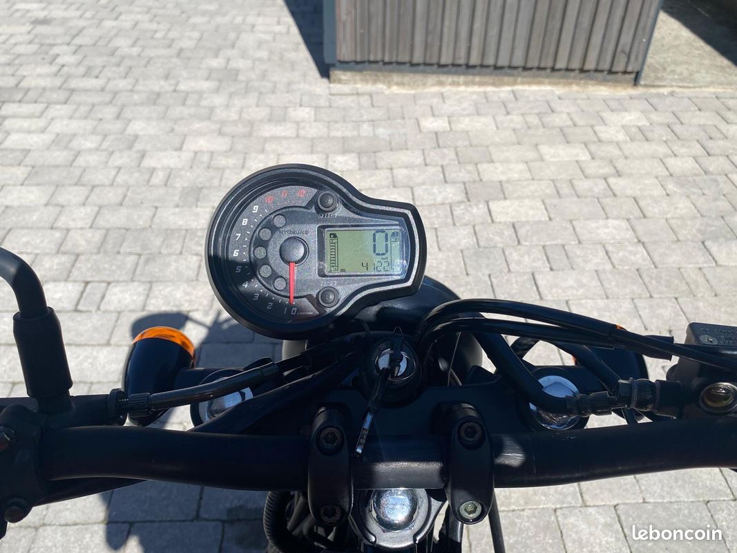 Bobber 125 Hyosung - faible kilométrage (image 3)